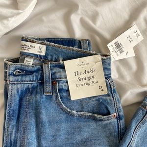 A&F Curve Love Ultra High Rise Ankle Straight Jean LONG